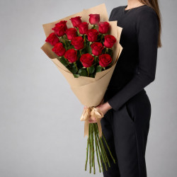 15 длинных красных роз 100 см